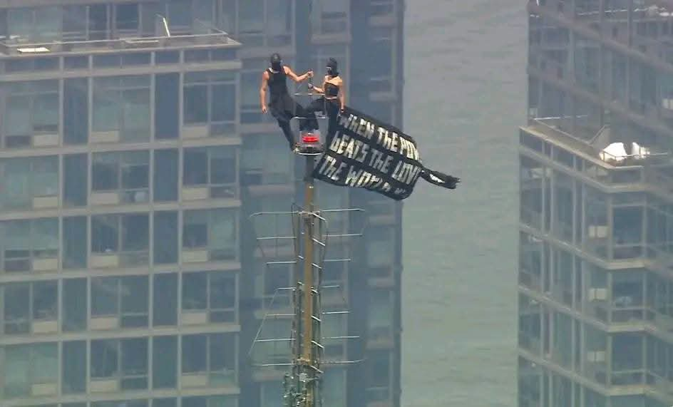 Proposal at the Peak: Couple Arrested After Daring Climb of Empire State Building Antenna in New York City