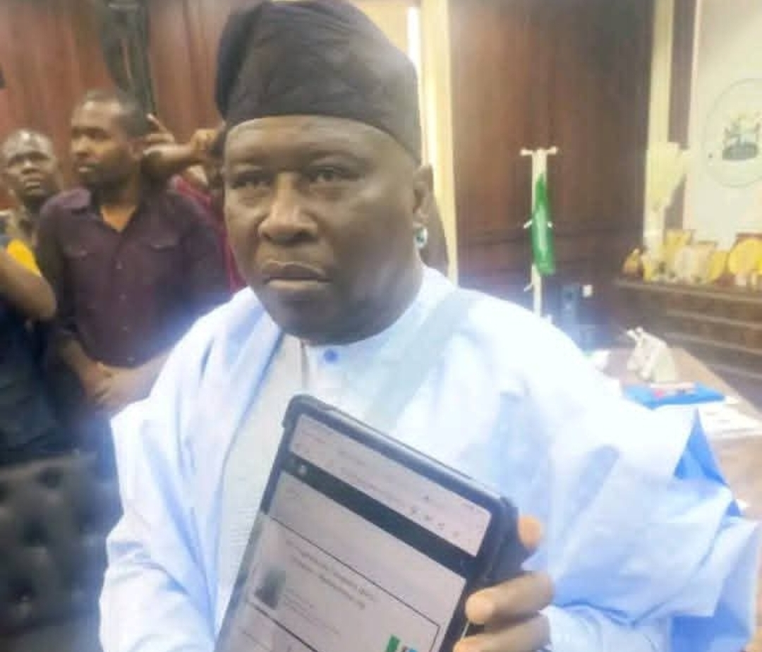 BREAKING: Adamawa Governor Ahmadu Fintiri Defects to APC, Moves with Entire Cabinet
